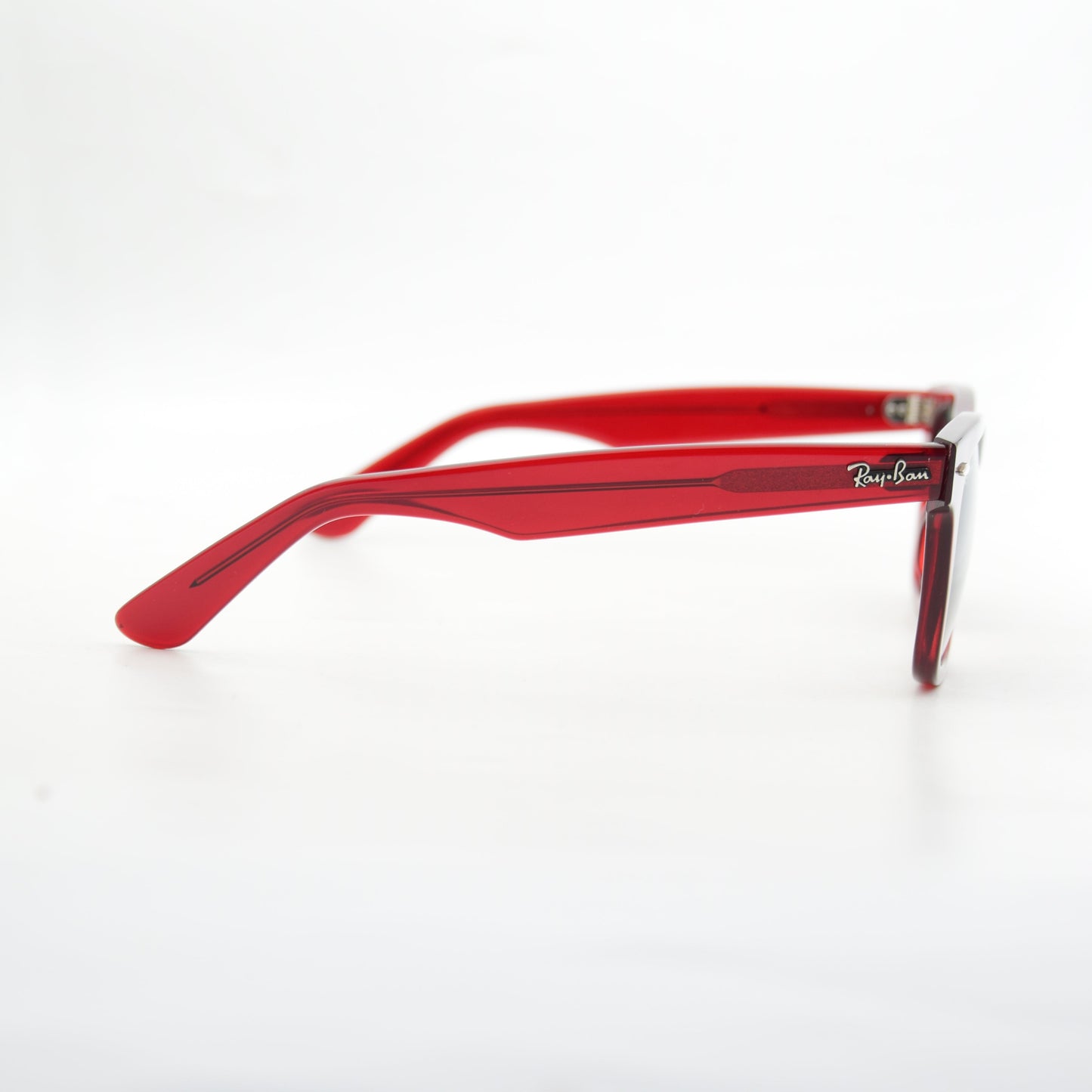 Solaire : Ray-Ban RB2140 WAYFARER Red